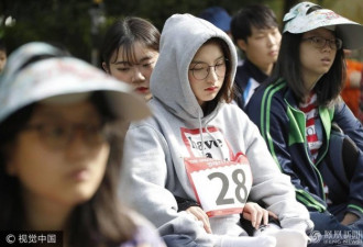 韩国首尔举行发呆比赛 市民坐在草地放空
