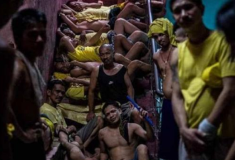 菲律宾一监狱塞满四千人白天打架晚上挤着入睡