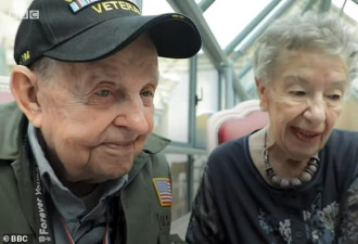 时隔75年重逢！美97岁二战老兵与昔日恋人相拥