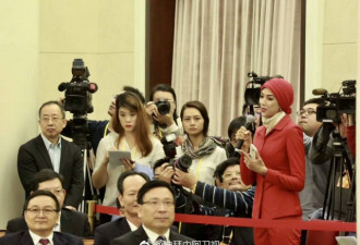 埃及美女记者采访十九大走红 祝中国越来越好