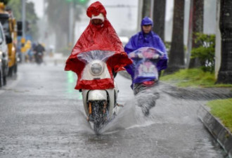 台风来了   浙粤琼3省狂风暴雨