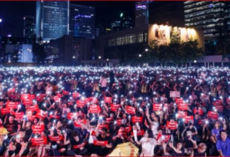 大批示威者包围香港律政中心要撤销&quot;暴动&quot;定性