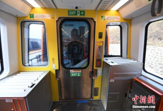中国研制的首批美国波士顿橙线地铁车下线了
