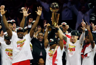 NBA总决赛-猛龙4-2勇士队，恭喜猛龙首次夺冠