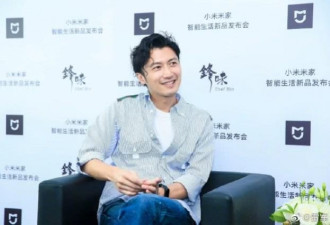 被谢霆锋新发型帅到了，个性烫卷发反到显斯文
