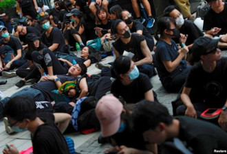 示威者结束对港警总部包围，警方称其不合法