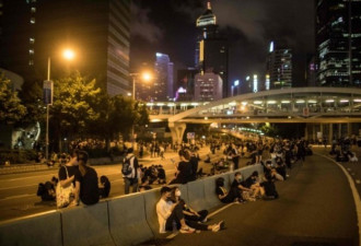 外媒爆料：北京召集香港商人洗脑“不要多话”