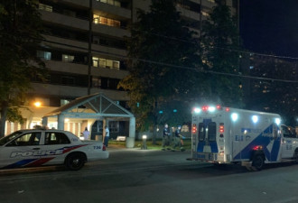 多伦多市中心公寓一男子被刀捅成重伤 一女被拘