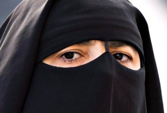 魁省法律：穆斯林妇女公共场合不许戴面纱！