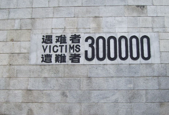 日本女生参观南京大屠杀纪念馆 不停流泪