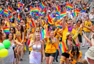 多伦多女同性恋游行ING，DT已成彩色的海洋