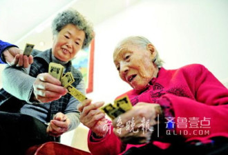 103岁老太爱臭美爱打麻将:我也不记得我多大了