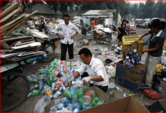 上海强制实施垃圾分类 部分民众苦不堪言