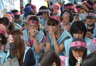 台湾40名空姐想要退出罢工，却被扣下台胞证