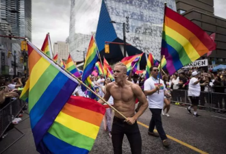 多伦多周末大封路 同性恋大游行来了！