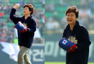 文在寅为韩国棒球赛开球 突然现身观众都惊呆了
