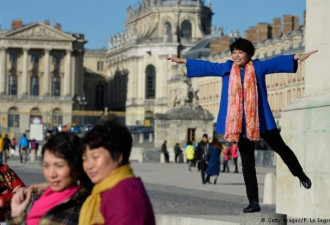 劫后余生:中国游客在惊恐之中游历巴黎