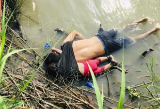 萨尔瓦多女子认领在美墨边境淹死的父女后崩溃