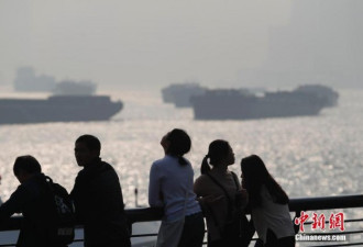 雾霾重袭申城 上海“天际线”若隐若现