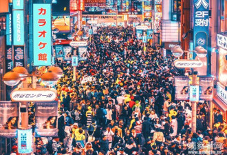 日本人不乱扔垃圾?看看万圣节过后东京的惨状