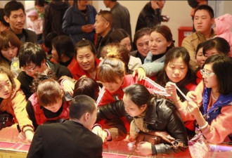 又来抢货？21天金价暴涨$130 涨回6年巅峰