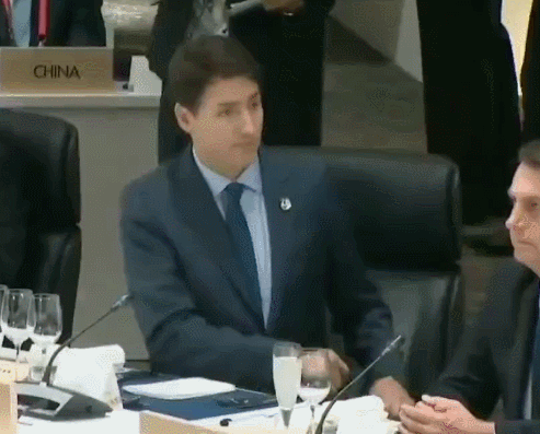 尴尬！杜鲁多主动与巴西总统握手却惨被无视