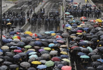 香港回归中国纪念日，面临着大规模的抗议活动
