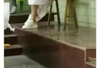 王宝强绯闻女友披麻戴孝里外操劳 疑似成为女主