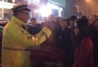 北京警察教训逆行女司机 围观群众鼓掌