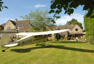 英国乡村豪宅配私人飞机和跑道 售价1309万