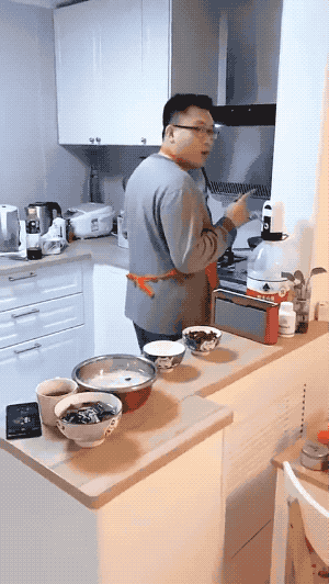 夫妻洗碗视频曝光：嫁给有趣的人，生活太爽了
