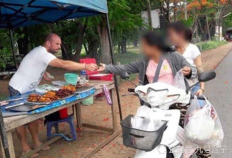白人丈夫帮亚裔妻子卖烤鸡，却被认出是通缉犯
