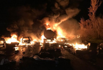 400高速油罐车剧烈爆炸火球翻滚 至少3人丧生