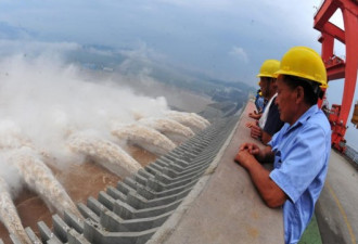 中国三峡大坝变形引担忧 官媒承认大坝有弹性