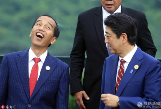 APEC峰会闭幕大合影 各国领导人表情各异