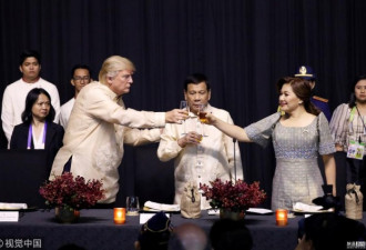 各国领导人着传统服装出席东盟峰会晚宴