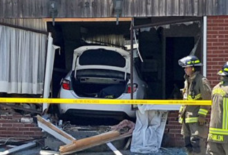 Etobicoke发生事故 司机驾车撞入民宅两人被拘