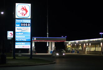 加拿大安省的Husky加油站加油要先付钱了