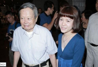 94岁杨振宁和翁帆秀恩爱 宣称要活到百岁