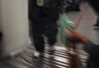 有人在TTC地铁上对乘客喷不明液体 一人入院
