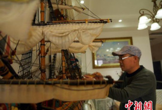 六旬老人自制世界知名古战船 最长1.5米