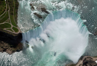 男子跳尼亚加拉大瀑布自杀 结果被冲入观景台