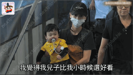 Baby儿子小海绵正面照曝光 简直是迷你版黄晓明