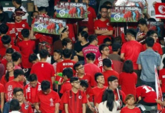 “为香港而死” 数百香港球迷大嘘国歌