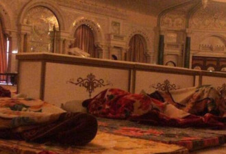 沙特王子被捕画面 平时锦衣玉食 如今睡地上