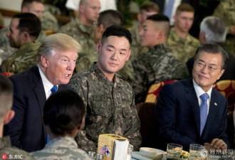 特朗普探望驻韩美军 与士兵共进午餐