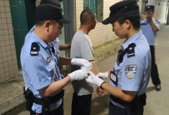 男子在火车铺位裸睡还做不雅动作 行拘5日处罚