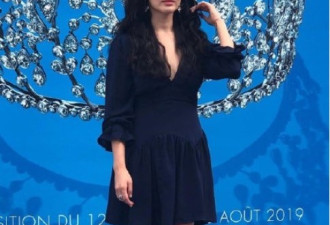 宋慧乔离婚后烟熏妆现身摩纳哥 头发浓密显冷艳
