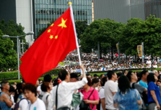 香港建制派有数万人集会，支持警察，反对暴力
