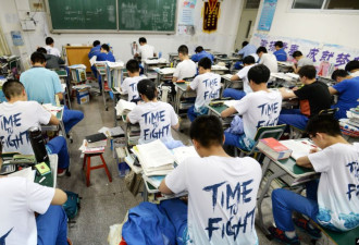 教室不开空调 学校：教室里空调暑假前修不好